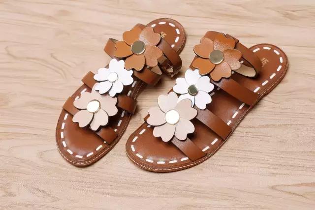 买件大牌犒劳自己！年中大促，7折买Burberry、6折买Jimmychoo！