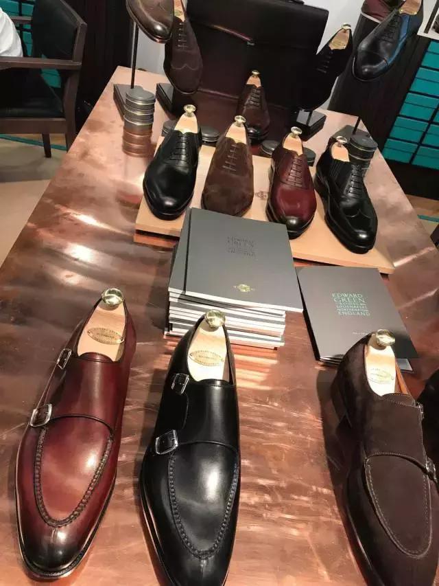 怎么挑选平价衣服男士穿,男士怎么买衣服好看