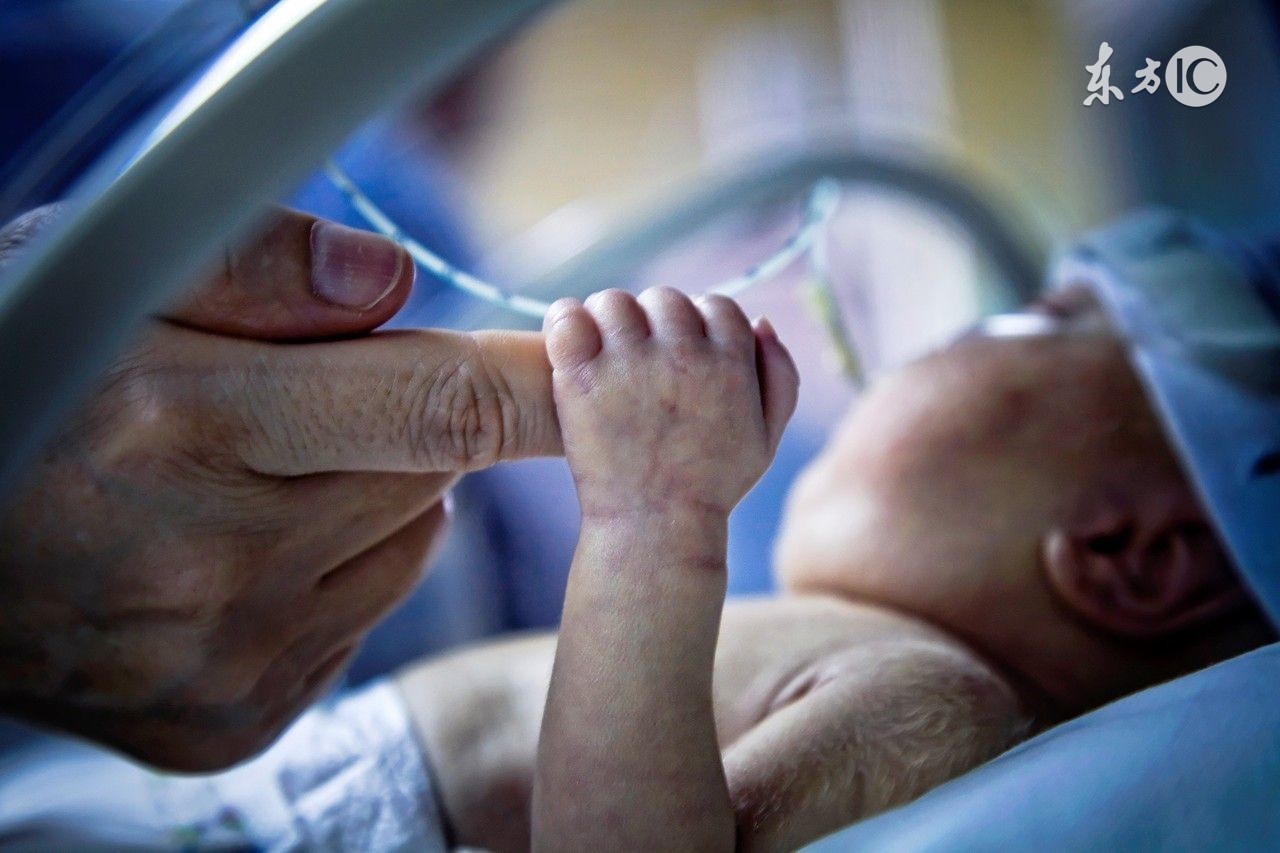 刚出生的婴儿脸被划破了几天能好,宝宝出生被割伤