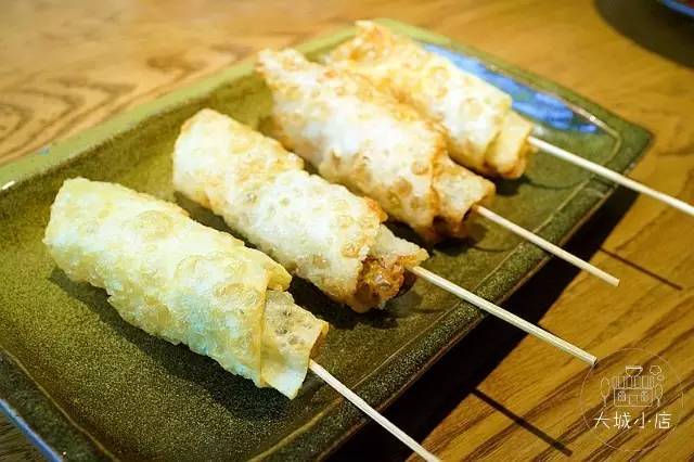 吃菌子中毒的小人是什么样子,吃菌子看见的小人是真实存在的吗