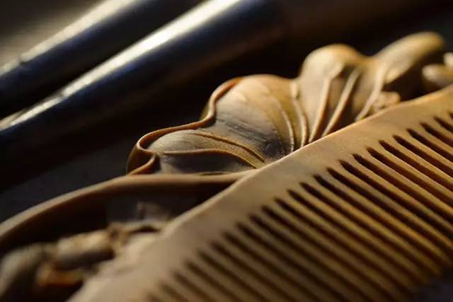 清新好物这个洗头按摩梳太实用了,又舒服又好用的木梳