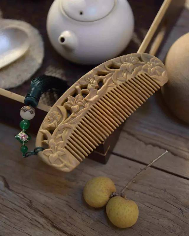 清新好物这个洗头按摩梳太实用了,又舒服又好用的木梳