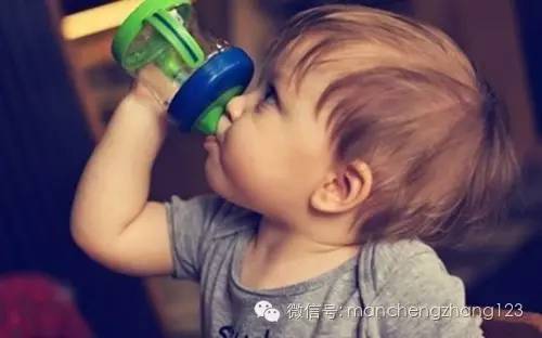 小孩有点中暑的迹象怎么办,孩子不出汗会导致体温升高吗