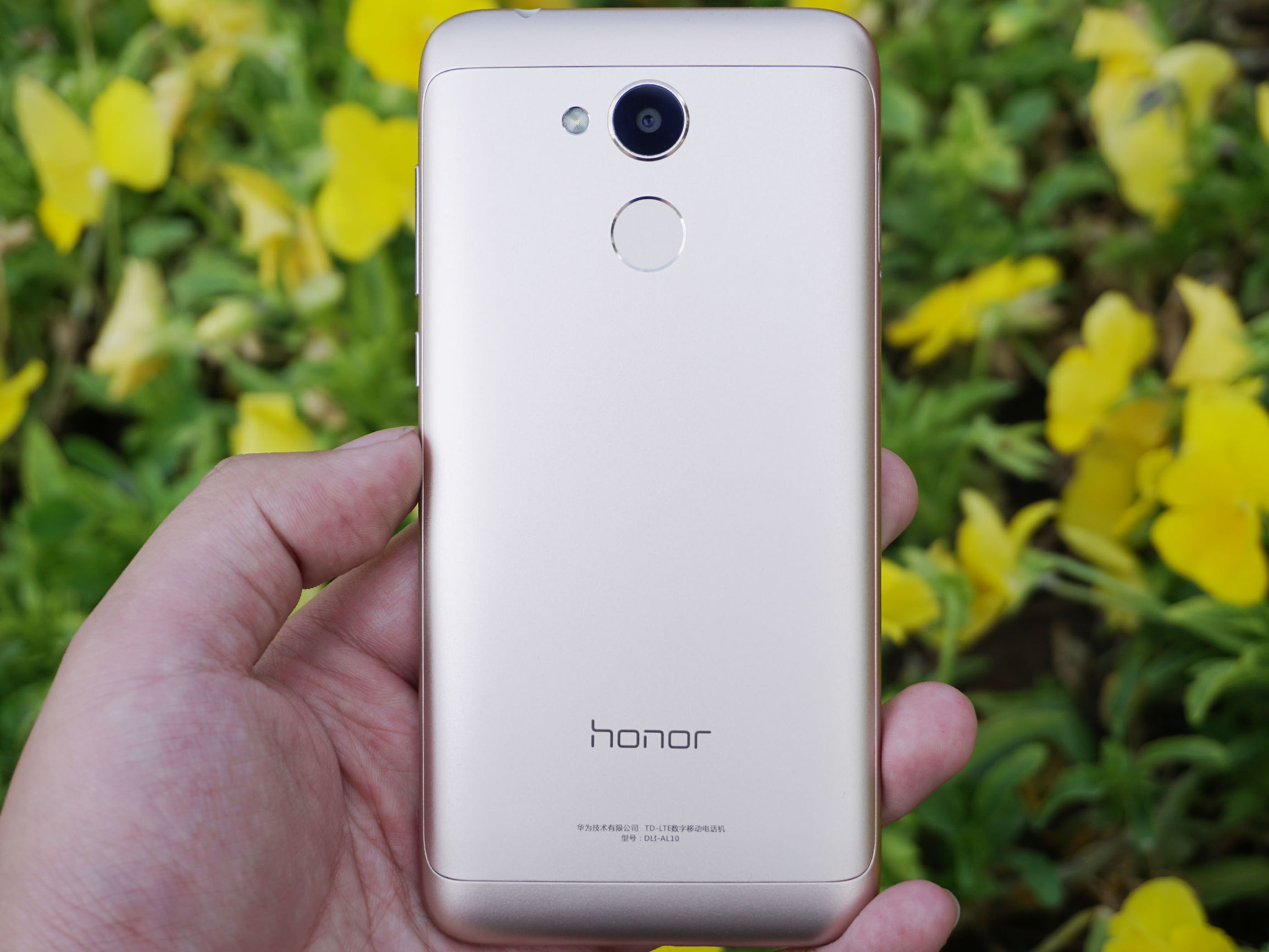 中低端手机流畅,中低端稳60帧的手机