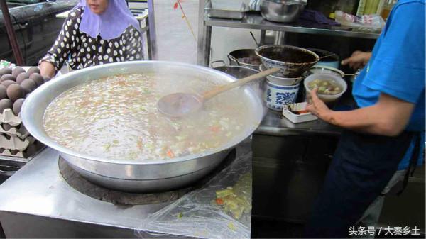 又到了一年一度的小龙虾盛宴了大家如何在家吃到小龙虾？西安这条街美食秒杀回民街统统吃一遍才过瘾？