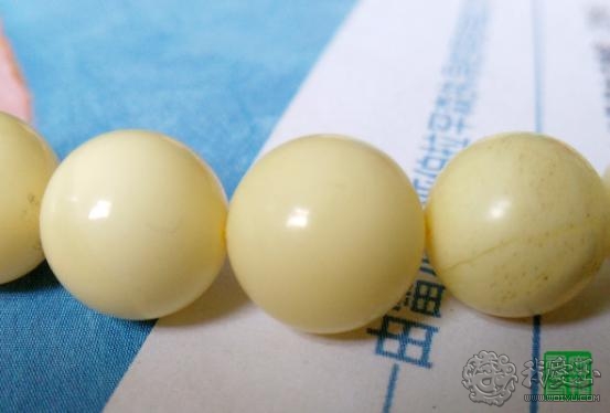 天然蜜蜡和水煮蜜蜡,水煮蜜蜡和烤蜜蜡