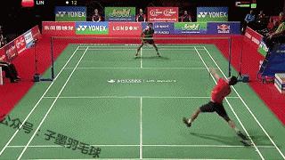 羽毛球单打前场球的打法和技巧,羽毛球单打发后场球的方法