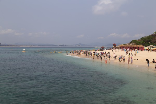 在三亚总有一片海属于一个人,在三亚椰梦长廊海边