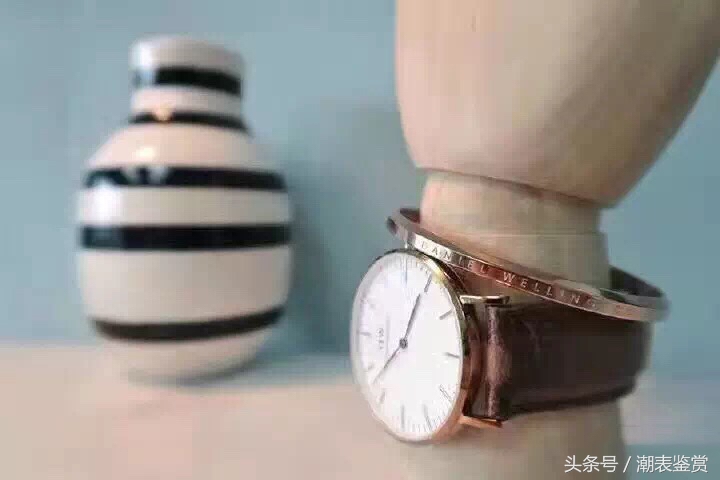 如何辨别dw00100219手表真假 (怎么区分dw手表真假)