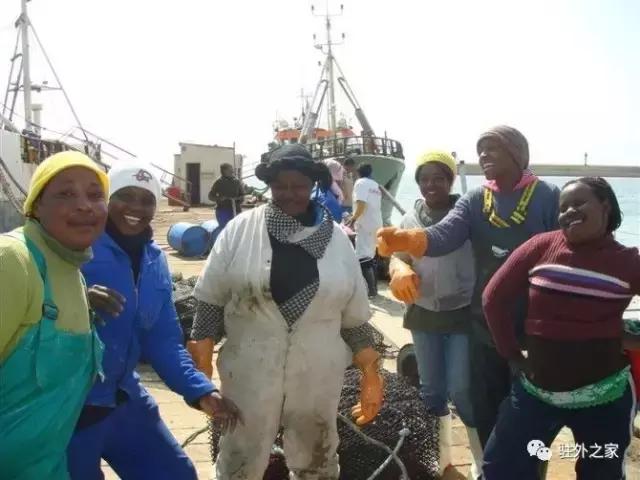 扛过枪、渡过江、下过乡的60岁“中国大妈”如何在花甲之龄闯非洲！｜