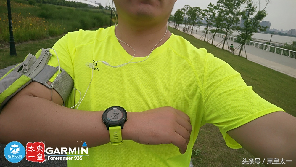 续航能力超长的运动手表,佳明935与watch4