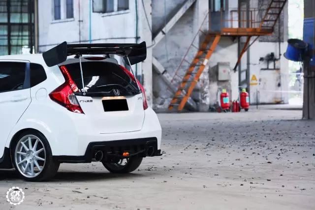 70万的进口思域太遥远，杭州车友将飞度GK5打造成Type-R外观