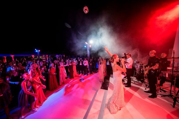 钻石，水晶还是含铅玻璃？施华洛世奇女继承人婚戒之谜