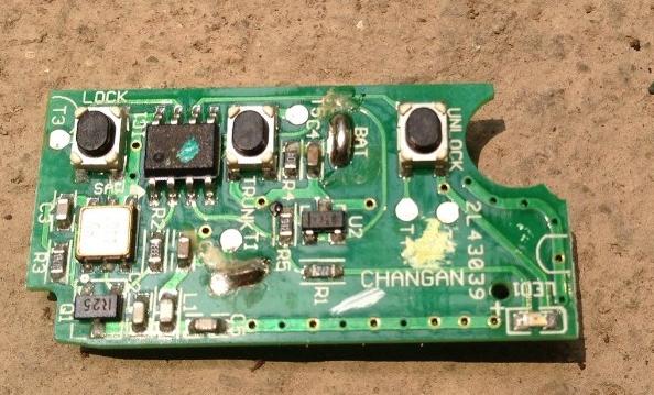 汽车折叠钥匙丢了配一把多少钱,汽车钥匙掉到水里以后还能使用吗