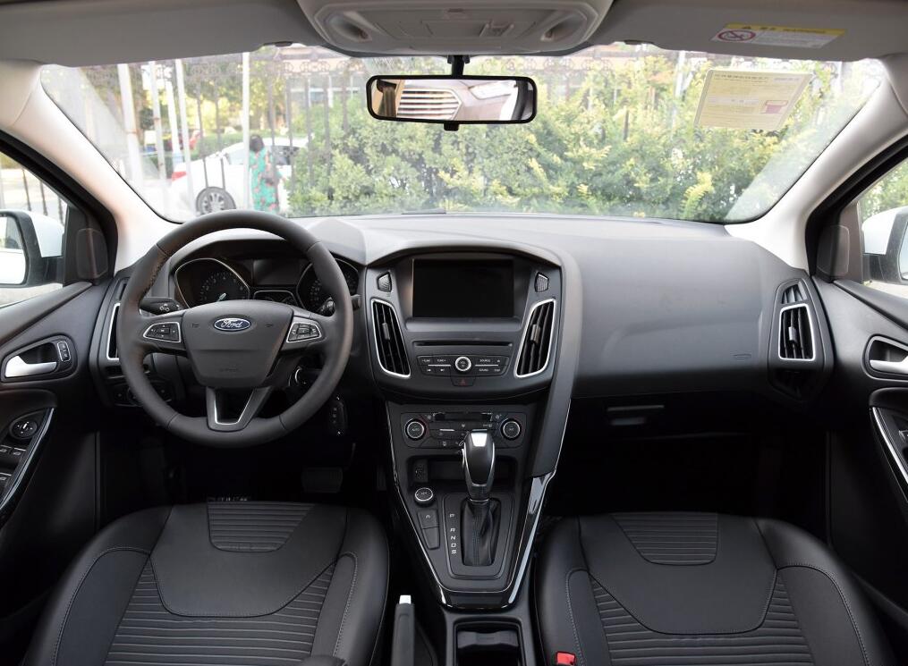 2017款福克斯1.6两厢手动挡油耗,2012款福克斯自动风尚三厢1.6油耗