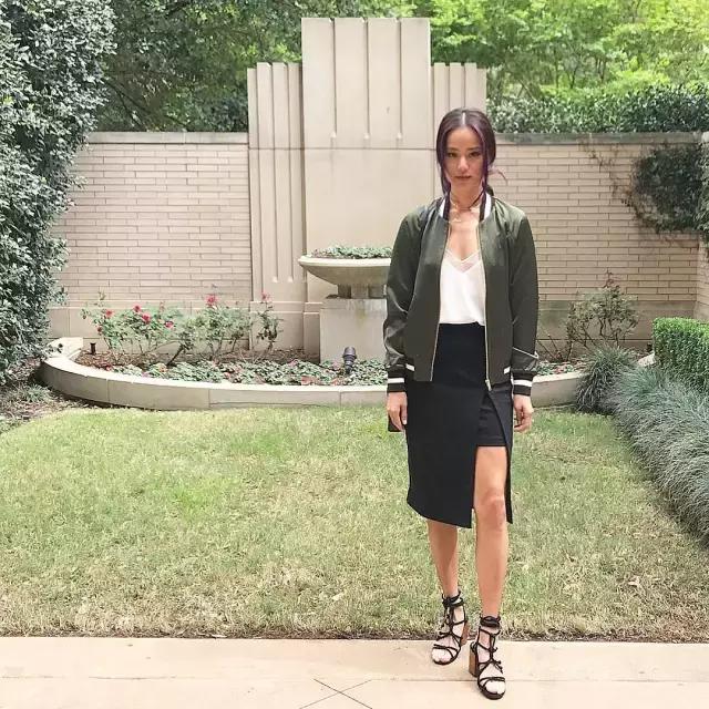 皮肤偏黑的中年男士穿衣搭配,女孩子皮肤黑怎么搭配衣服