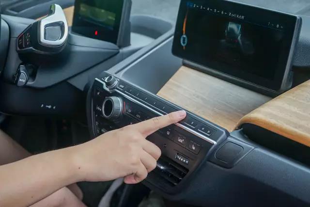 宝马i3新老款对比,宝马i3第一款现在还值得入手吗