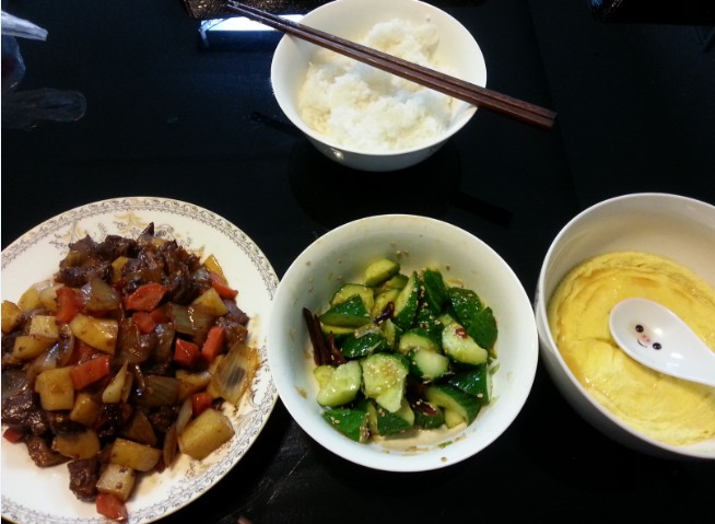 不一样的西红柿炖牛腩,番茄牛肉面和红烧牛肉面一起煮