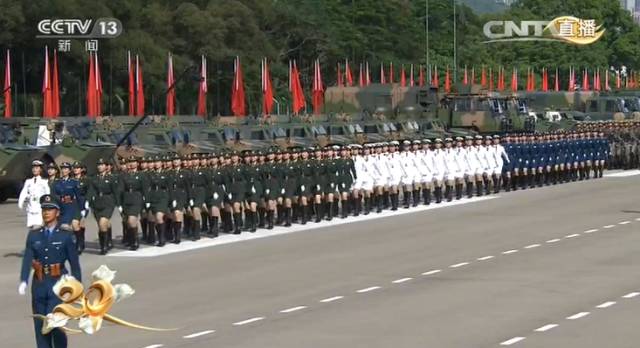 重温香港回归视频,香港回归时刻市民热血沸腾