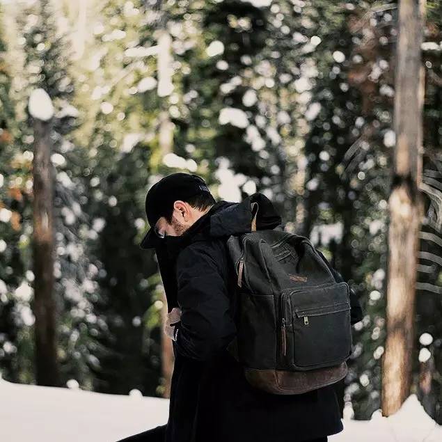 哪个大牌包包男士好看又实用,目前比较流行的男士包