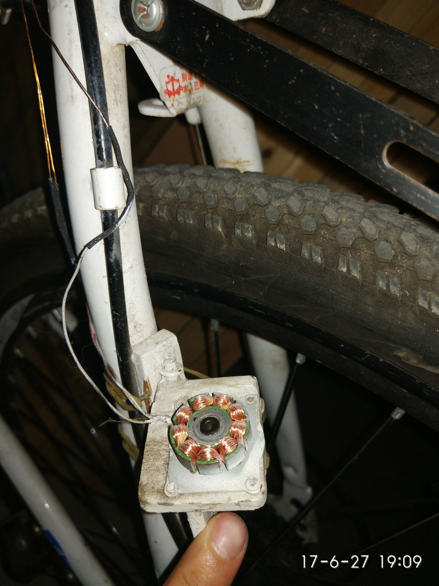 自制自行车发电系统,自行车发电装置要怎么做