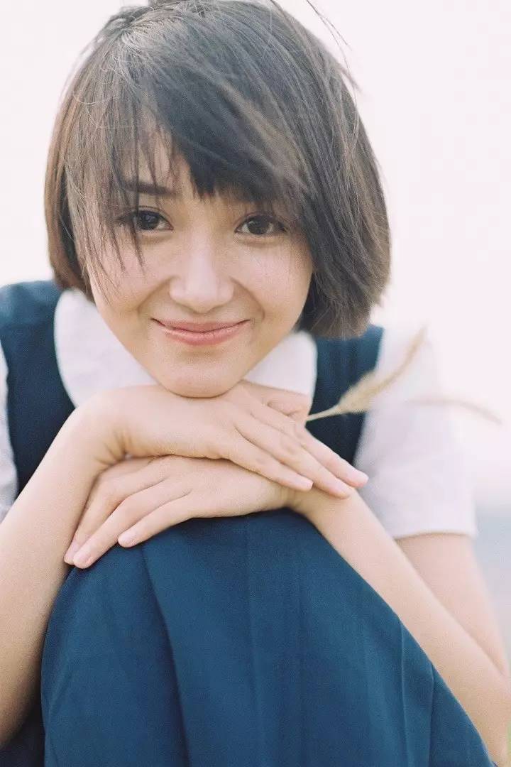 发量多简单又好看的头发造型教程,如何拍头发发丝好看