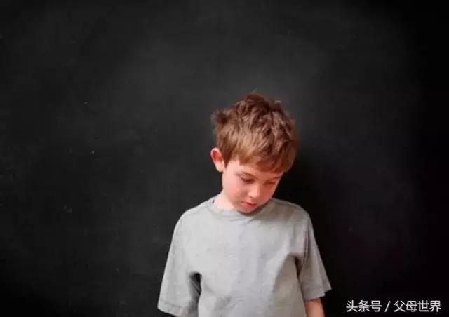 总是用糖果玩具引诱小孩,零食玩具诱惑小朋友