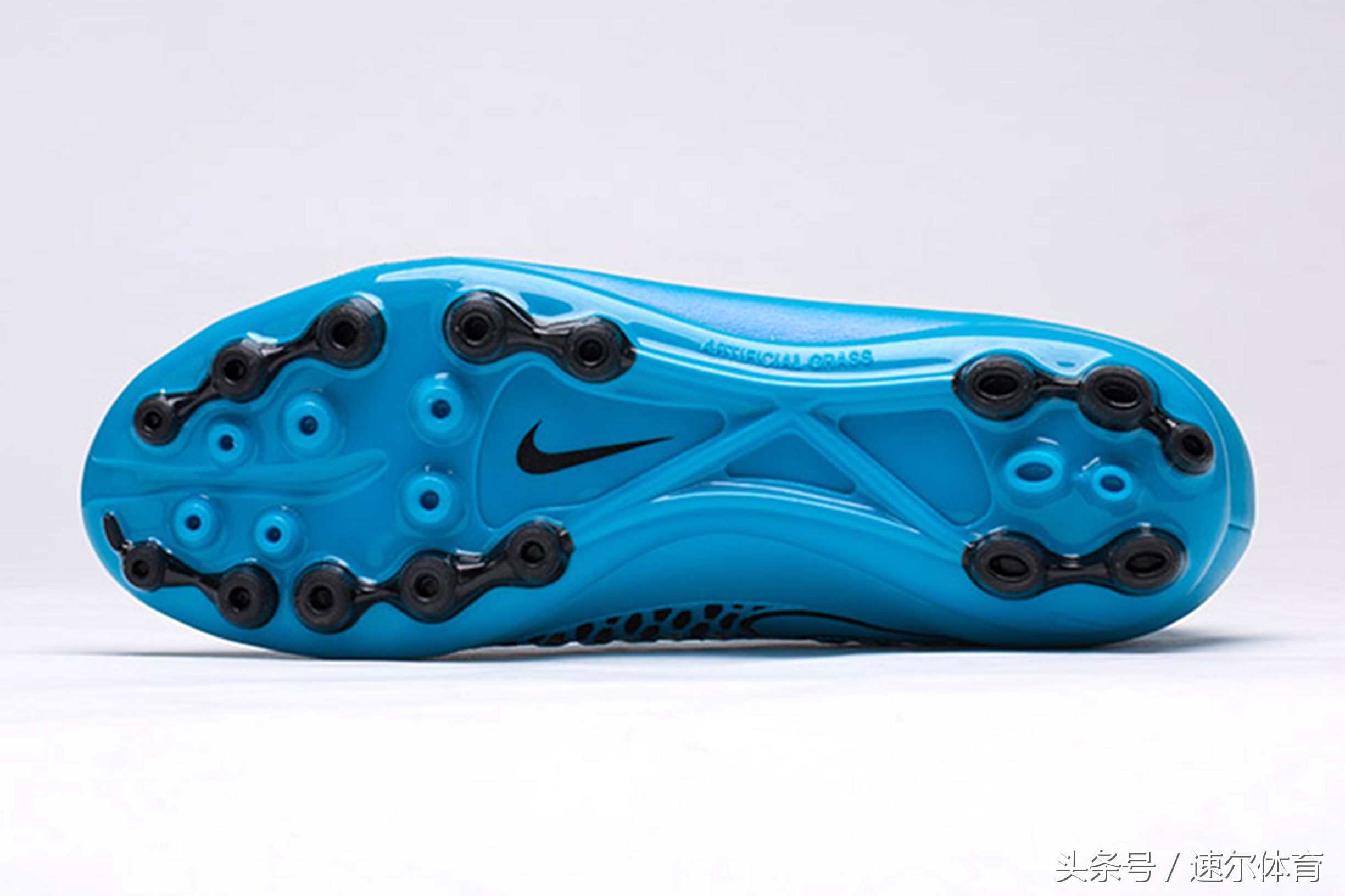 五百元性价比超高高帮足球鞋推荐,500块能买什么顶级足球鞋