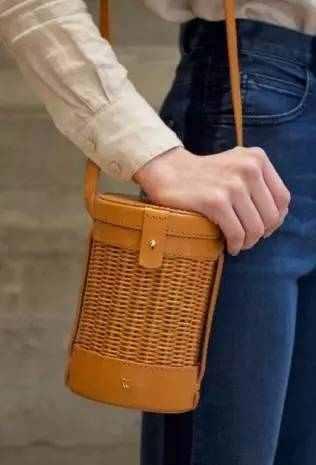 最近整个时尚圈都中了这个包包的毒!