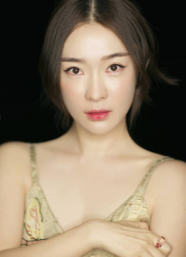 忘掉玻璃唇,现在是彩虹唇的时代了