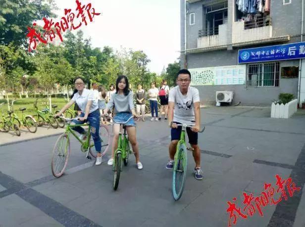 一夜风雨后，成都一白发爷爷的这个举动获赞无数！