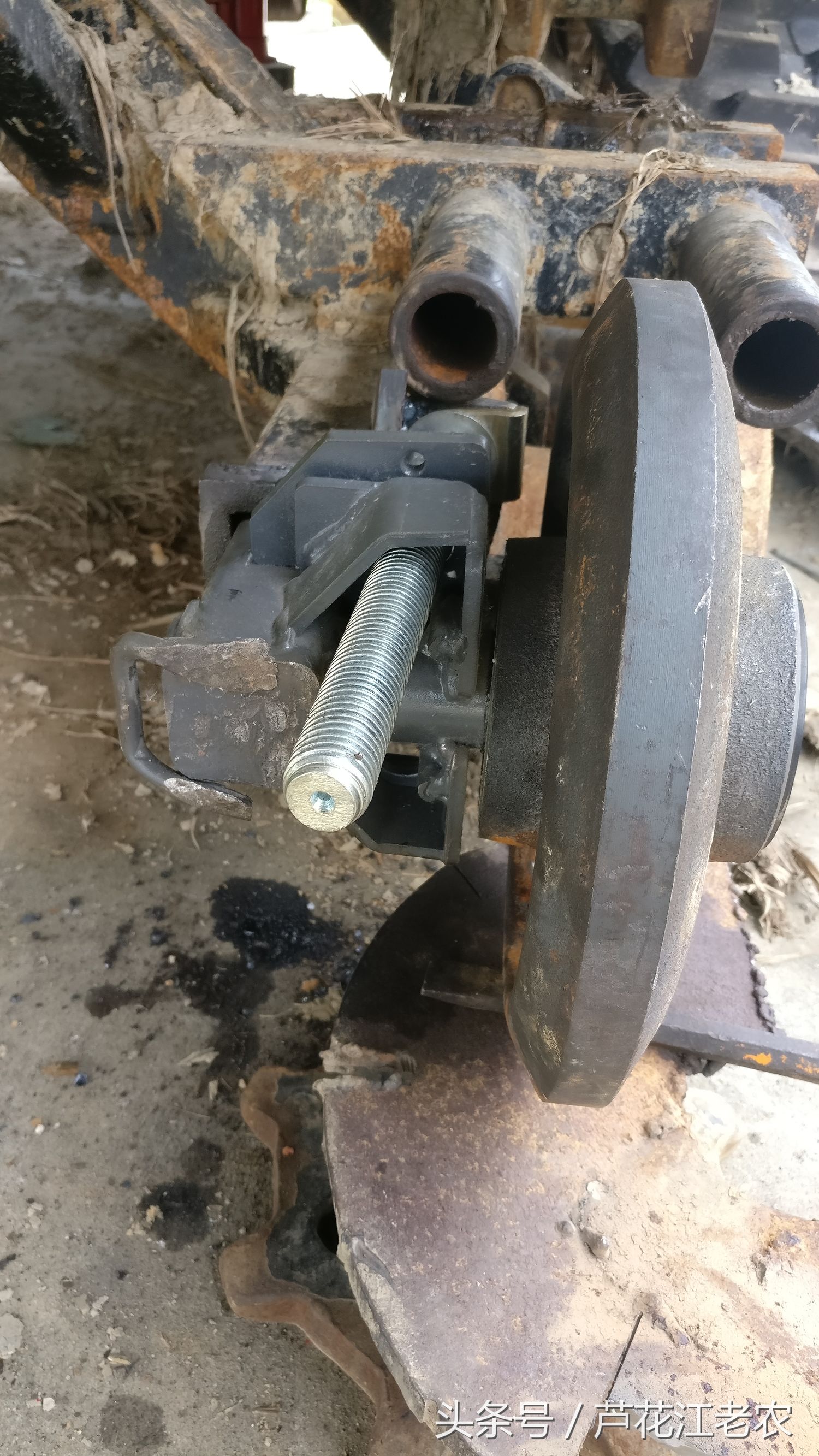 20170629福田雷沃RG40老款履带收割机导向轮改成下挂式