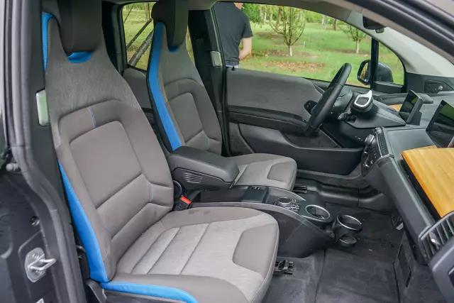 宝马i3新老款对比,宝马i3第一款现在还值得入手吗