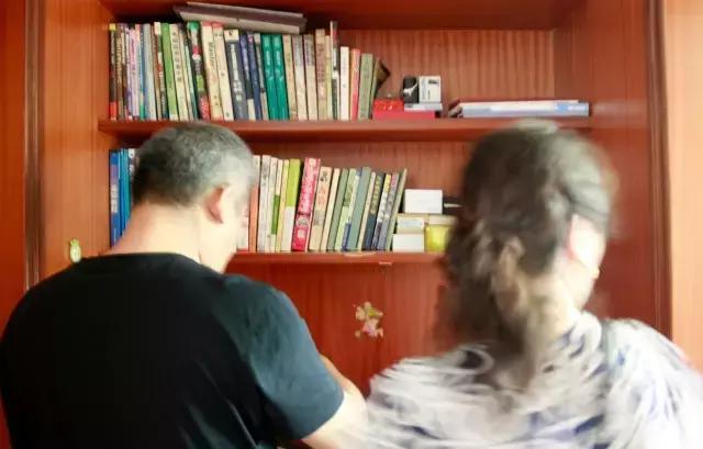 悲剧小伙子被发现死在群租房,安徽22岁大二小伙家中疑自缢身亡