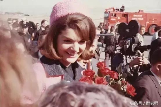 杰奎琳穿着带血的衣服,杰奎琳的眼泪音频