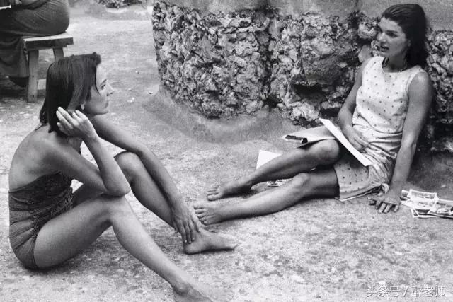 杰奎琳穿着带血的衣服,杰奎琳的眼泪音频