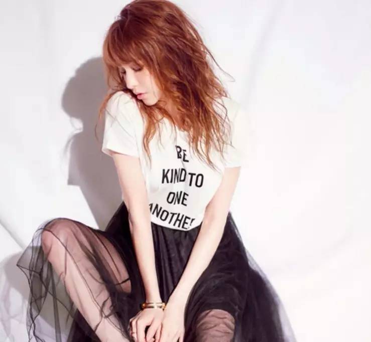 推荐几件夏天的t恤,今年夏天最流行的几件t恤