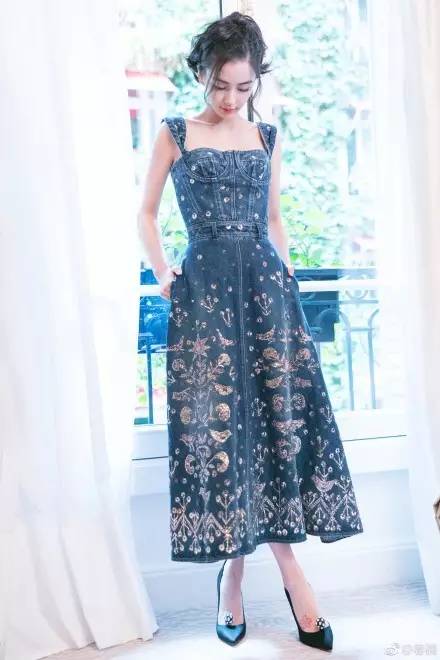 章子怡巴黎时装周白色休闲,章子怡米兰时装周白色裤裙