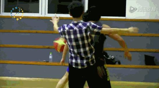 鹿晗喜欢的足球明星,鹿晗篮球球技