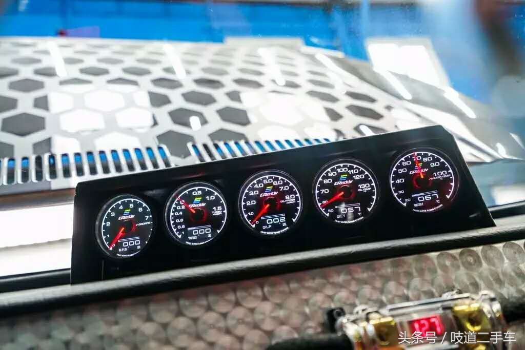 爆改五菱不算啥，氮气加速的捷达来虐他