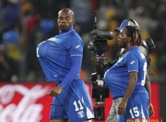 国足被击败搞笑,国足踢赢韩国搞笑视频