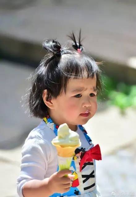 比起只用30块唇膏直播的伊能静,化妆我只服包文婧!