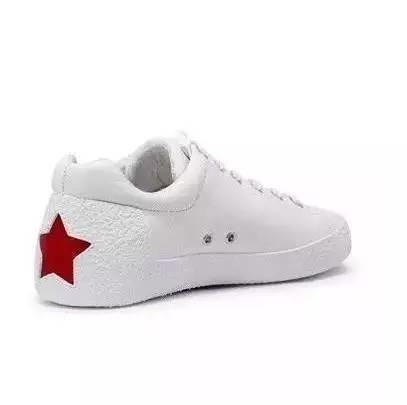 杨幂一口气买了十双的鞋,杨幂穿的薄荷绿运动鞋