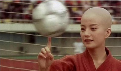 周星驰吴孟达电影少林足球,少林足球吴孟达周星驰截图