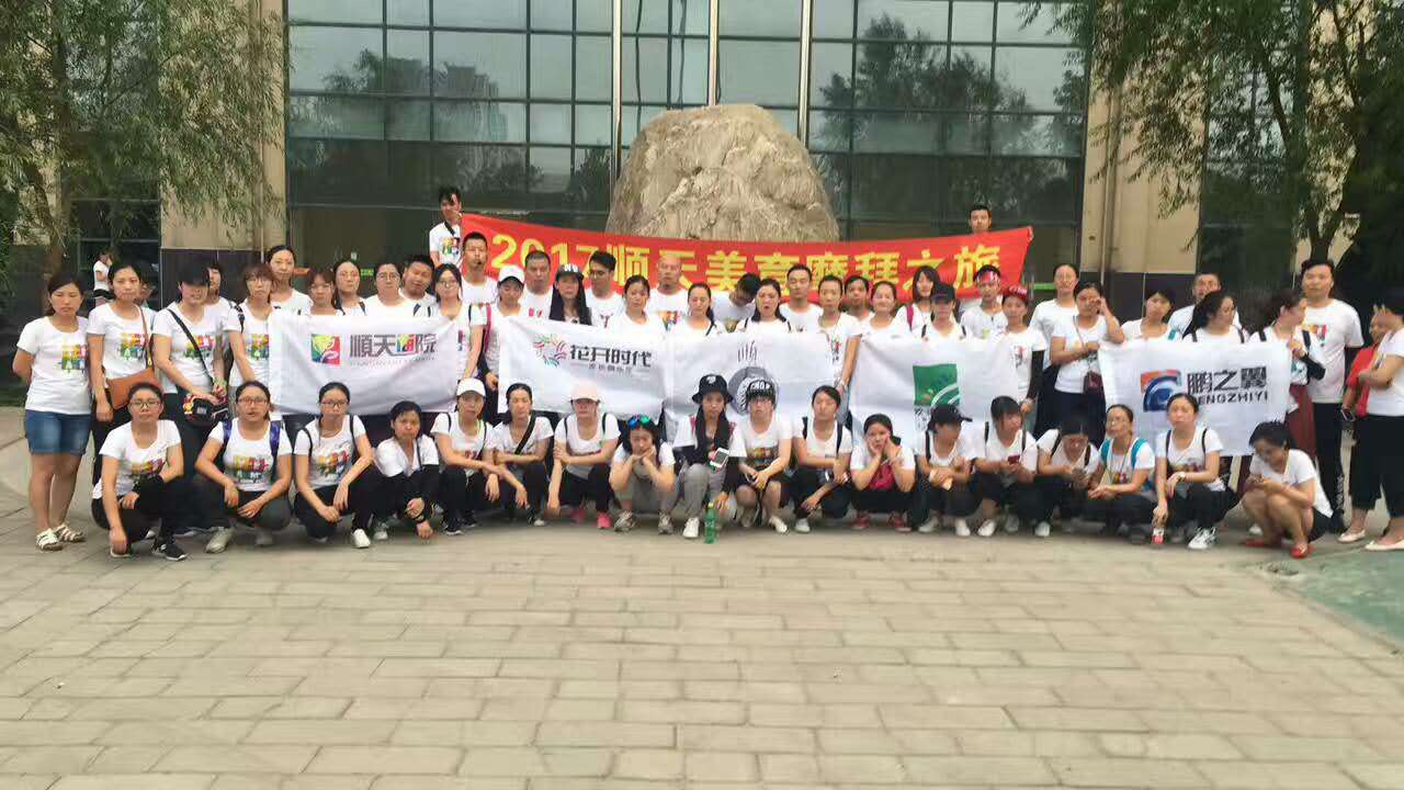 员工上下班骑行电动车,员工上班骑自行车