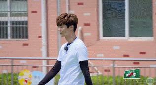 当易烊千玺碰到王俊凯,当易烊千玺和你在人海中对视