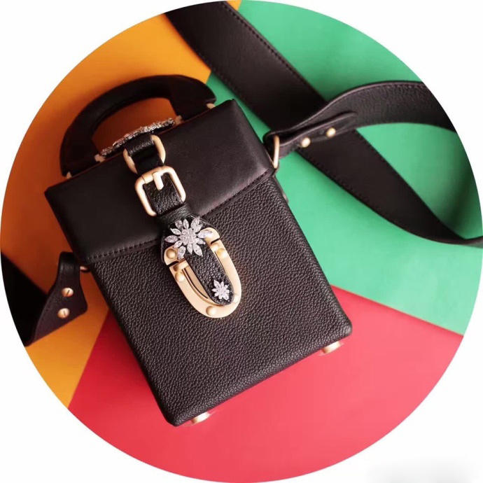 谁劝我都不好使,今夏就爱相机包!