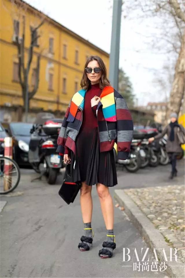 只有棒球外套配上百褶裙，才叫“我的少女时代”！