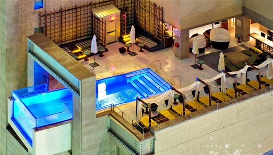 惊险高楼攀爬视频,最牛逼的楼顶花园