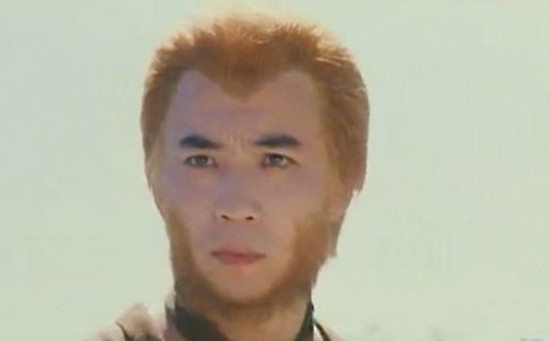 他是周星驰的*用御**龙套，老婆捧红了范冰冰，儿子居然是90后影帝